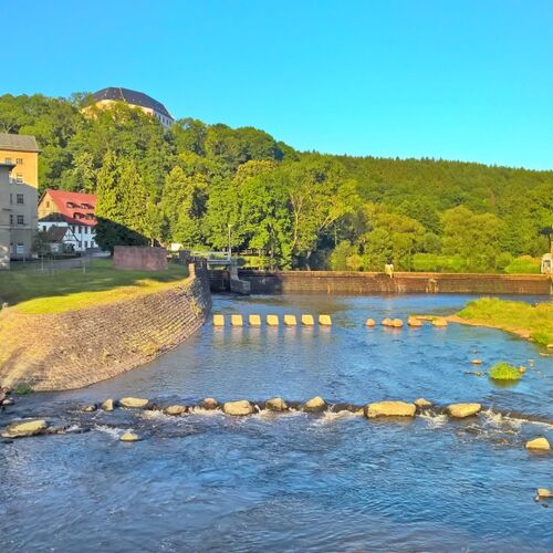 an der Hängebrücke in Sachsenburg